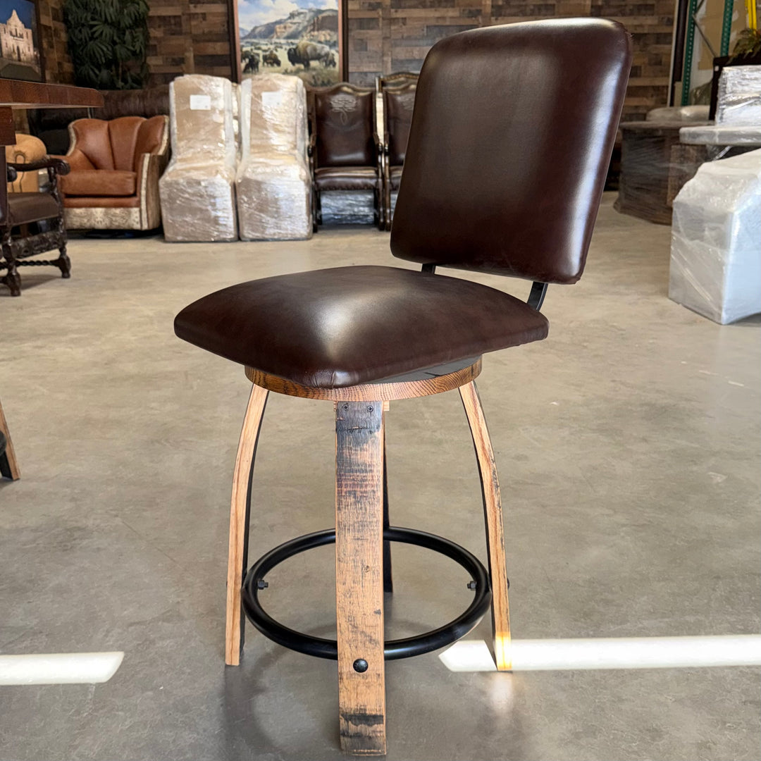Whiskey Barrel Pub Table and 4 Stools