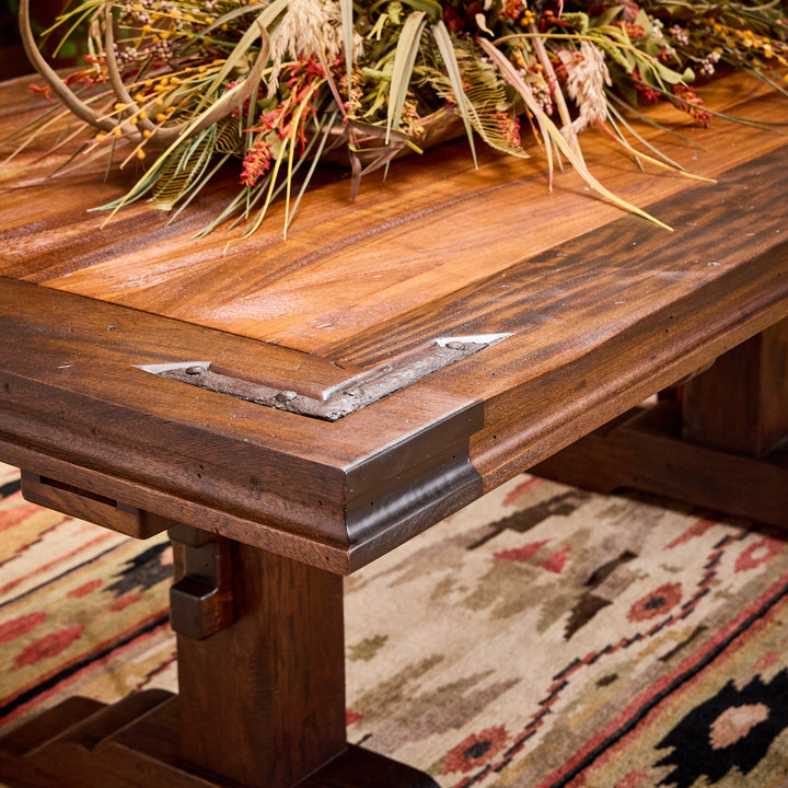 Las Cruces Dining Table