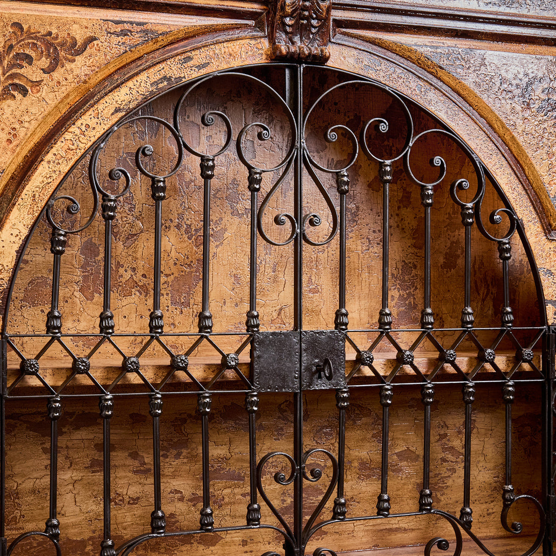 Bodie Peruvian Buffet-Hutch