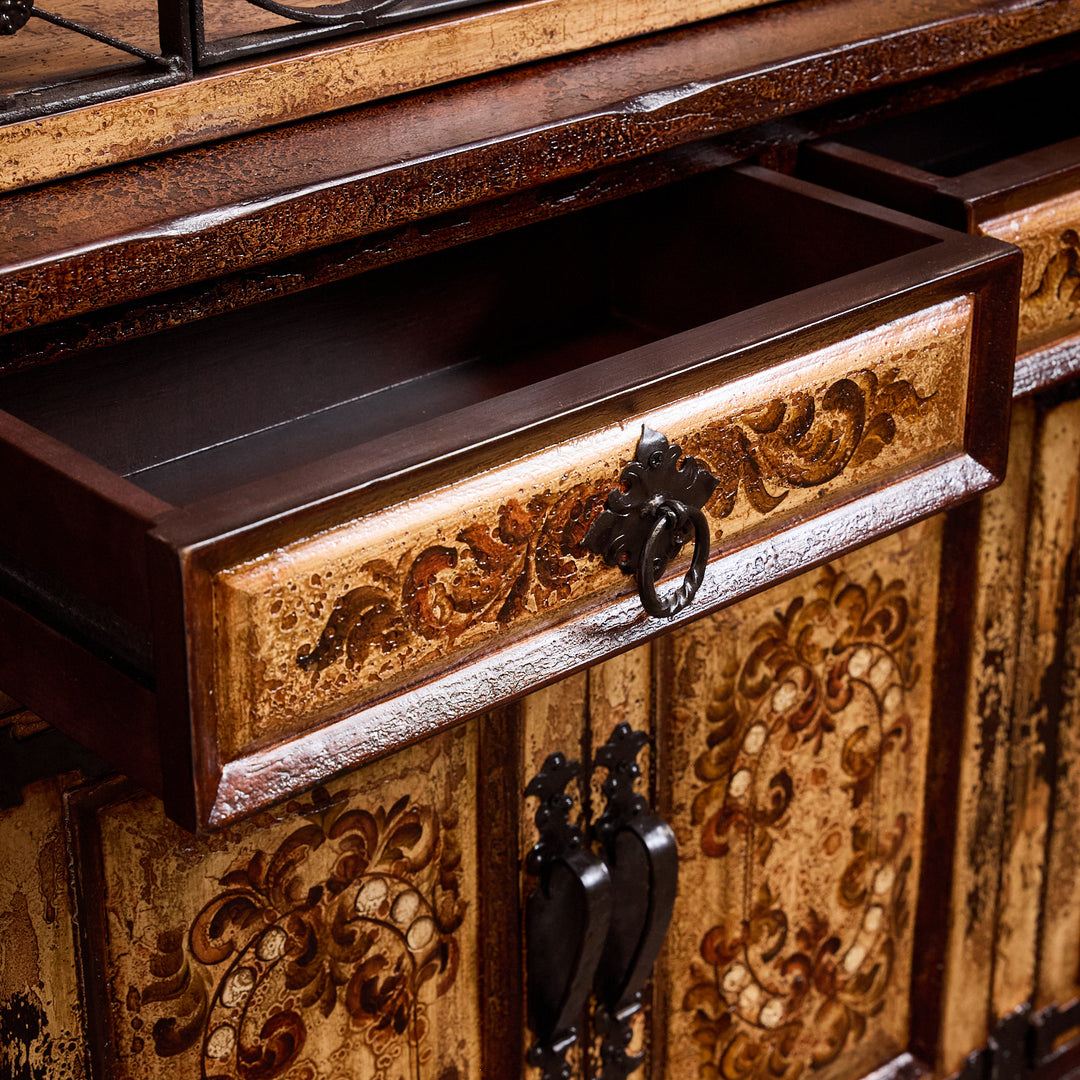 Bodie Peruvian Buffet-Hutch